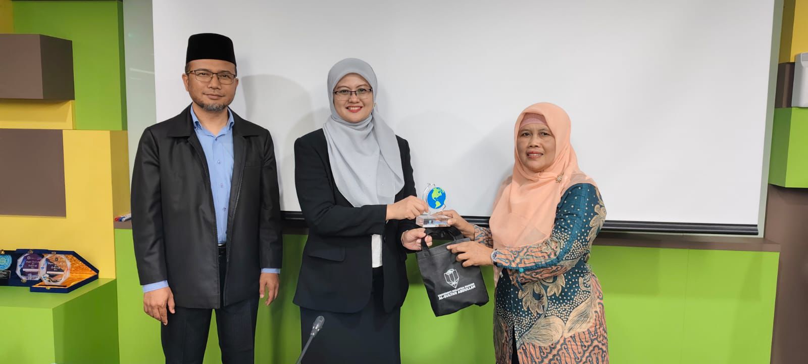 FAI UMKLA Menjelajahi Simbiosis 'Humanity & Technology': Membuka Peluang Joint Research dengan UMPSA Malaysia